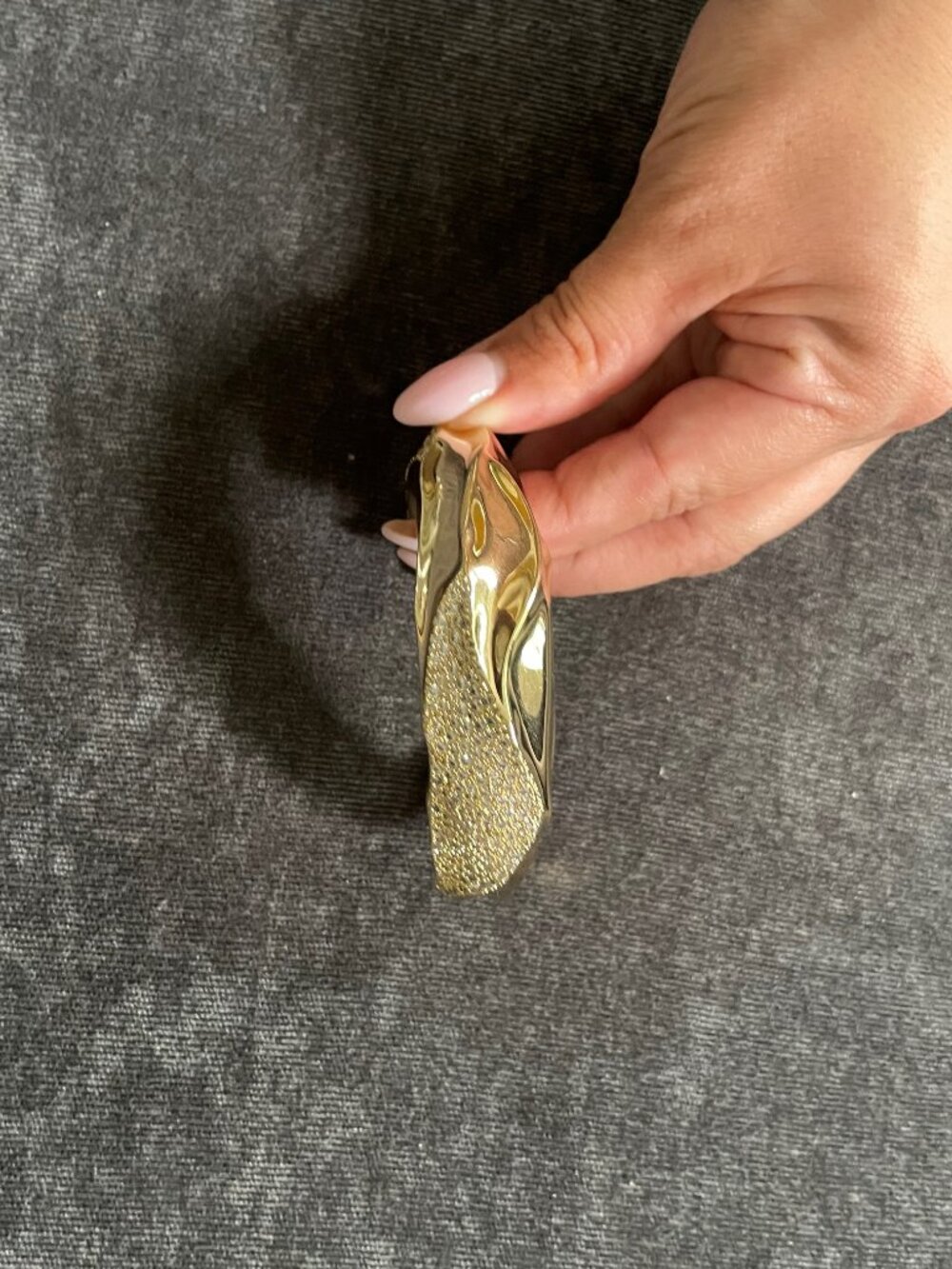 Lili Claspe Cuff - Picture 5 of 6